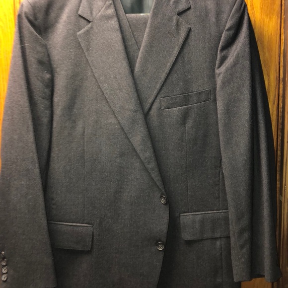 Benchley Designer’s Collection Men’s 3PC Gray Suit